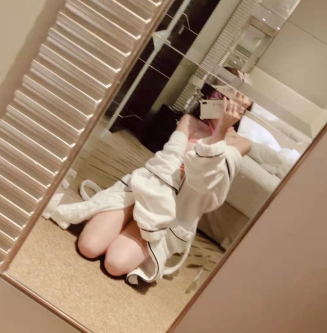 杭州后入性感二次元s身材的小Sao货,暴力抽插超淫荡,小XUE太紧了,容不下我大即把,一插她就大叫